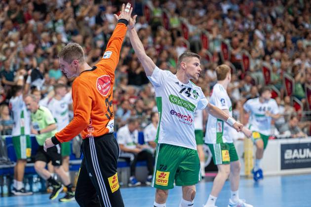 Joel Birlehm TSV Hannover Burgdorf, No 35 Vincent Büchner TSV Hannover Burgdorf, No 74 v l , TSV Hannover Burgdorf white against VfL Gummersbach blue on Matchday 1 of the 2024 2025 season in the DAIKIN Handball Bundesliga 05 09 2024, ZAG Arena Hannover, GER , Copyright: xJanxGuentherx xTSVxHannover-Burgdorfx
