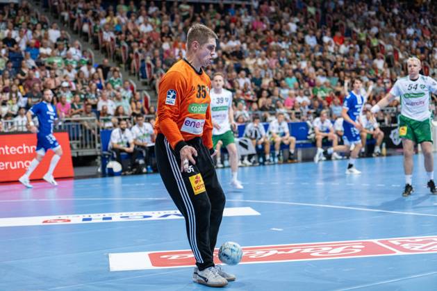 Joel Birlehm TSV Hannover Burgdorf, Nr 35 v l , TSV Hannover Burgdorf white against VfL Gummersbach blue on Matchday 1 of the 2024 2025 season in the DAIKIN Handball Bundesliga 05 09 2024, ZAG Arena Hannover, GER , Copyright: xJanxGuentherx xTSVxHannover-Burgdorfx