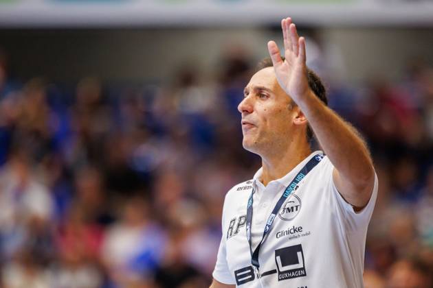 Roberto Garcia Parrondo MT Melsungen, Coach gestures GER, TBV Lemgo Lippe vs MT Melsungen, Handball, 1 Bundesliga, 1 Matchday, Season 2024 2025, 05 09 2024 GER, TBV Lemgo Lippe vs MT Melsungen, Handball, 1 Bundesliga, 1 Matchday, Season 2024 2025, 05 09 2024 Lemgo Copyright: xEibner-Pressefotox xJanxRollingerx EP_JSK