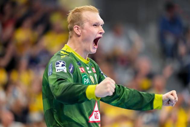 David Späth Goalkeeper, RNL, 29 , single picture, single photo, action, action, cheer, cheering, celebration, joy, rejoice, rejoicing, confident, optimistic, positive, game scene, action, 05 09 2024, Mannheim Germany , Handball, Bundesliga, Rhein Neckar Löwen THW Kiel xozx