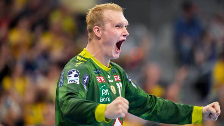 David Späth Goalkeeper, RNL, 29 , single picture, single photo, action, action, cheer, cheering, celebration, joy, rejoice, rejoicing, confident, optimistic, positive, game scene, action, 05 09 2024, Mannheim Germany , Handball, Bundesliga, Rhein Neckar Löwen THW Kiel xozx