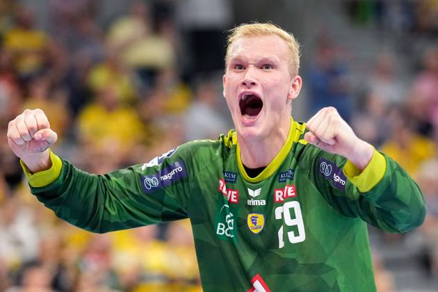 David Späth goalkeeper, RNL, 29 , Rhein Neckar Löwen player, single image, single photo, action, jubilation, jubilant, celebration, joy, rejoice, rejoicing, confident, optimistic, positive, game scene, action, 05 09 2024, Mannheim Germany , Handball, Bundesliga, Rhein Neckar Löwen THW Kiel xozx