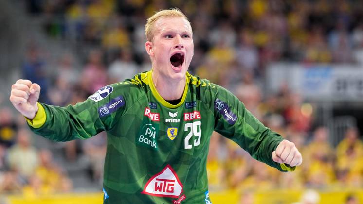 David Späth goalkeeper, RNL, 29 , Rhein Neckar Löwen player, single image, single photo, action, jubilation, jubilant, celebration, joy, rejoice, rejoicing, confident, optimistic, positive, game scene, action, 05 09 2024, Mannheim Germany , Handball, Bundesliga, Rhein Neckar Löwen THW Kiel xozx