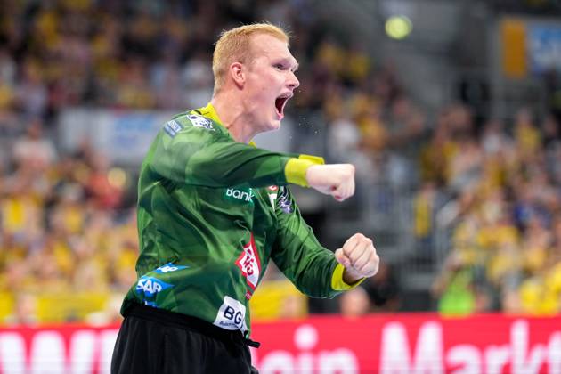 David Späth goalkeeper, RNL, 29 , Rhein Neckar Löwen player, single image, single photo, action, jubilation, jubilant, celebration, joy, rejoice, rejoicing, confident, optimistic, positive, game scene, action, 05 09 2024, Mannheim Germany , Handball, Bundesliga, Rhein Neckar Löwen THW Kiel xozx