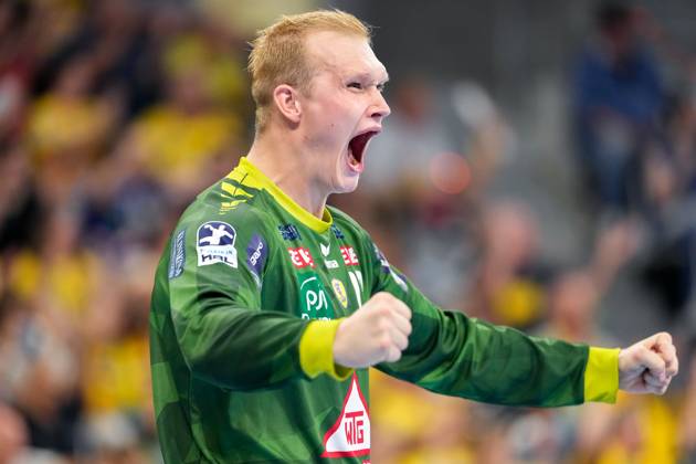 David Späth goalkeeper, RNL, 29 , Rhein Neckar Löwen player, single picture, single photo, action, cheer, cheers, cheers, celebration, joy, rejoice, rejoicing, confident, optimistic, positive, game scene, 05 09 2024, Mannheim Germany , Handball, Bundesliga, Rhein Neckar Löwen THW Kiel xozx
