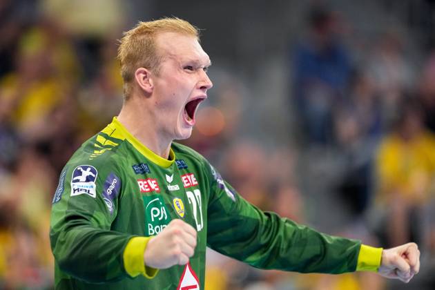David Späth goalkeeper, RNL, 29 , Rhein Neckar Löwen player, single picture, single photo, action, cheer, cheers, cheers, celebration, joy, rejoice, rejoicing, confident, optimistic, positive, game scene, 05 09 2024, Mannheim Germany , Handball, Bundesliga, Rhein Neckar Löwen THW Kiel xozx
