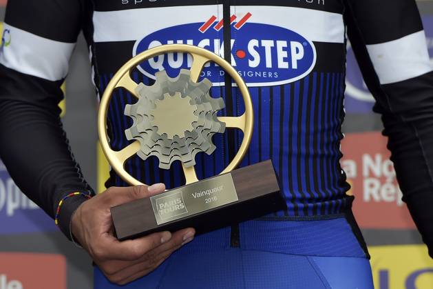 Paris-Tours 2016 cycling race TOURS, FRANCE - OCTOBER 9 : illustration picture of the trophy for the winner GAVIRIA RENDON Fernando (COL) Rider of ETIXX - QUICK STEP during the podium ceremony of the 110th edition of the Paris-Tours cycling race with start in Dreux and finish in Tours on October 09, 2016 in Tours, France, 9 10 2016 TOURS FRANCE Copyright: xPeterxDexVoechtx 10607844-023
