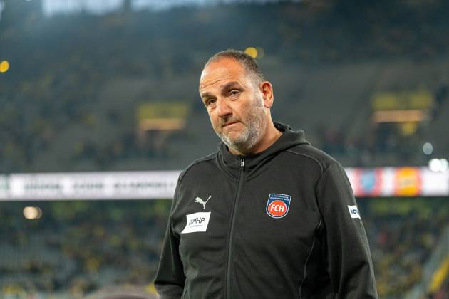 Frank Schmidt 1 FC Heidenheim, Head Coach , before the match, GER BVB Borussia Dortmund 09 vs 1 FC Heidenheim, Football, Bundesliga, Matchday 3, Season 2024 2025, 13 09 2024 DFB DFL REGULATIONS PROHIBIT ANY USE OF PHOTOGRAPHS AS IMAGE SEQUENCES AND OR QUASI VIDEO, GER BVB Borussia Dortmund 09 vs 1 FC Heidenheim, Football, Bundesliga, Matchday 3, Season 2024 2025, 13 09 2024 Dortmund Copyright: xEibner-Pressefoto FabianxFriesex EP_FFE