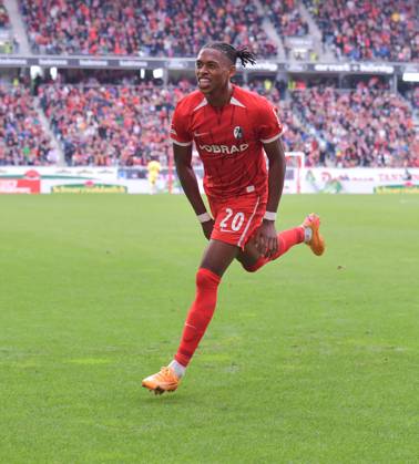 14 09 2024, xblx, Fußball 1 Bundesliga, SC Freiburg VfL Bochum emspor, v l Junior Adamu SC Freiburg , Goal scored, Tor zum 2 1, celebrate the goal, Torjubel , Jubel, jubeln, jubelt, DFL DFB REGULATIONS PROHIBIT ANY USE OF PHOTOGRAPHS as IMAGE SEQUENCES and or QUASI VIDEO Freiburg