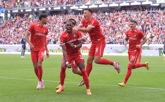 14 09 2024, xblx, Fußball 1 Bundesliga, SC Freiburg VfL Bochum emspor, v l Junior Adamu SC Freiburg , Goal scored, Tor zum 2 1, celebrate the goal, Torjubel , Jubel, jubeln, jubelt, DFL DFB REGULATIONS PROHIBIT ANY USE OF PHOTOGRAPHS as IMAGE SEQUENCES and or QUASI VIDEO Freiburg