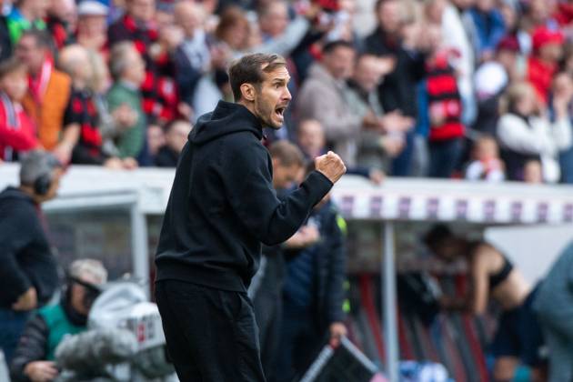 Julian Schuster SC Freiburg, Coach celebrates the goal for 2 1, GER, SC Freiburg SCF vs VfL Bochum BOC , Soccer Bundesliga, Matchday 3, Season 2024 2025, 14 09 2024 DFB DFL regulations prohibit any use of photographs as image sequences and or quasi video GER, SC Freiburg SCF vs VfL Bochum BOC , Soccer Bundesliga, Matchday 3, Season 2024 2025, 14 09 2024 Freiburg Copyright: xEibner-Pressefoto Memmlerx EP_MMR