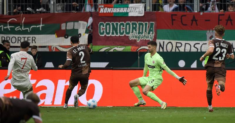15 09 2024, xemx, Fussball 1 Bundesliga, FC Augsburg FC St Pauli emspor, v l Yusuf Kabadayi FC Augsburg Goal scored, erziehlt das Tor zum 3 1 DFL DFB REGULATIONS PROHIBIT ANY USE OF PHOTOGRAPHS as IMAGE SEQUENCES and or QUASI VIDEO Augsburg