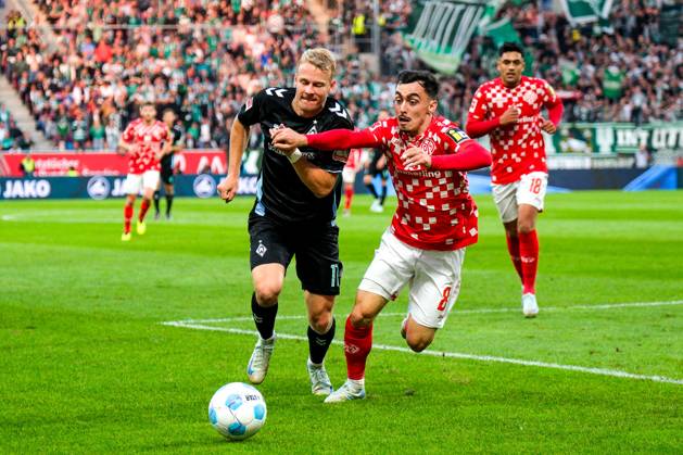 Marco Gruell SV Werder Bremen, 17 in duel with Paul Nebel 1 FSV Mainz 05, 08 , GER, 1 FSV Mainz 05 vs SV Werder Bremen, Soccer, 1 Bundesliga, Matchday 3, Season 2024 2025, 15 09 2024 DFL DFB REGULATIONS PROHIBIT ANY USE OF PHOTOGRAPHS as IMAGE SEQUENCES and or QUASI VIDEO GER, 1 FSV Mainz 05 vs SV Werder Bremen, Football, 1 Bundesliga, Matchday 3, Season 2024 2025, 15 09 2024 Mainz Copyright: xEibner-Pressefoto FlorianxWieganx EP_FWD