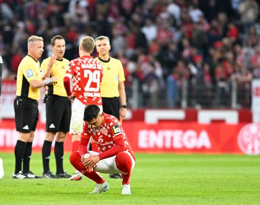 Soccer Bundesliga Season 2024 2025 Mewa Arena Mainz 15 09 2024 1 FSV Mainz 05 mz SV Werder Bremen wb 1 2 Nadiem AMIRI 1 FSV Mainz 05 is disappointed DFL REGULATIONS PROHIBIT ANY USE OF PHOTOGRAPHS AS IMAGE SEQUENCES AND OR QUASI VIDEO EDITORIAL USE ONLY NATIONAL AND INTERNATIONAL NEWS AGENCIES OUT Soccer Bundesliga 1 FSV Mainz 05