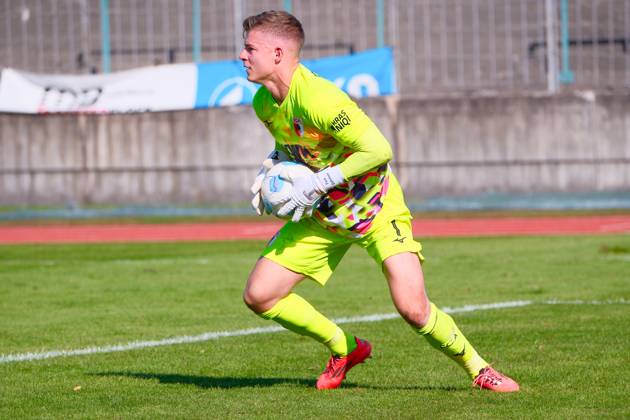 Finn Dahmen 1, FC Augsburg II Hold the ball safely during the match FC Augsburg II v Würzburger Kickers, Soccer, Men, Regionalliga Bayern 2024 2025, 10 Matchday on 21 09 2024 in Augsburg, Rosenaustadion Bayern Germany