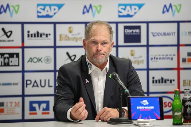 Steve Walker Schwenninger Wild Wings, Head Coach Adler Mannheim vs Schwenninger Wild Wings, Ice Hockey, 1 League, 1 Matchday, 2024 2025, 20 09 2024 DEL REGULATIONS Adler Mannheim vs Schwenninger Wild Wings, Ice Hockey, 1 League, 1 Matchday, 2024 2025, 20 09 2024 Mannheim Copyright: xEibner-Pressefoto JanxPrihodax EP_JPA