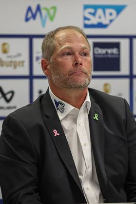 Steve Walker Schwenninger Wild Wings, Head Coach Adler Mannheim vs Schwenninger Wild Wings, Ice Hockey, 1 League, 1 Matchday, 2024 2025, 20 09 2024 DEL REGULATIONS Adler Mannheim vs Schwenninger Wild Wings, Ice Hockey, 1 League, 1 Matchday, 2024 2025, 20 09 2024 Mannheim Copyright: xEibner-Pressefoto JanxPrihodax EP_JPA