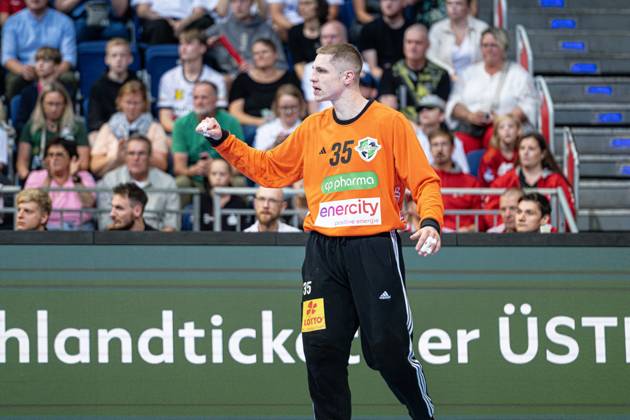 Joel Birlehm TSV Hannover Burgdorf, No. 35 v l , TSV Hannover Burgdorf white against Füchse Berlin pink on Matchday 3 of the 2024 2025 season in the DAIKIN Handball Bundesliga 22 09 2024, ZAG Arena Hannover, GER , Copyright: xJanxGuentherx xTSVxHannover-Burgdorfx