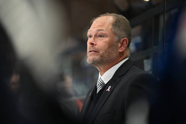 Steve Walker Schwenninger Wild Wings Head Coach Schwenninger Wild Wings vs Pinguins Bremerhaven, Ice Hockey, DEL, Matchday 1, Season 2024 2025, 22 09 2024 Schwenninger Wild Wings vs Pinguins Bremerhaven, Ice Hockey, DEL, Penny DEL, Matchday 1, Season 2024 2025, 22 09 2024 Schwenningen Copyright: xEibner-Pressefoto SvenxLaeglerx EP_SVL