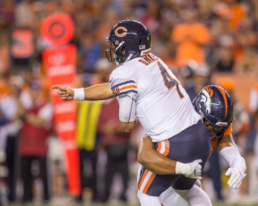 NFL, American Football Herren, USA 2018: Bears vs Broncos Aug 18 August 18, 2018: Chicago Bears quarterback Chase Daniel (4) getting the ball off before being tackled during the third quarter of an NFL preseason matchup between the Chicago Bears and the Denver Broncos at Broncos Stadium at Mile High Denver CO, Scott D Stivason Cal Media Denver Colorado United States of America EDITORIAL USE ONLY Copyright: xx ZUMA-20180818_zaf_c04_763.jpg ScottxDxStivasonx csmphototwo419415