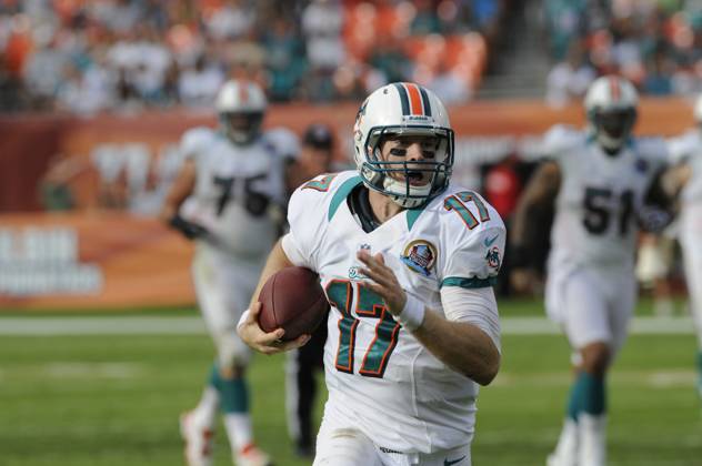 NFL, American Football Herren, USA Jaguars vs Dolphins DEC 16 December 16, 2012: Ryan Tannehill 17 of the Miami Dolphins in action during the NFL football game between the Miami Dolphins and Jacksonville Jaguars at Sun Life Stadium in Miami Gardens FL. The Dolphins defeated the Jaguars 24-3. Miami Gardens FL U.S. EDITORIAL USE ONLY Copyright: xx ZUMA-20121216_zaf_cd5_110.jpg JCxRidleyx csmphoto689217