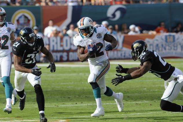 NFL, American Football Herren, USA Jaguars vs Dolphins DEC 16 December 16, 2012: Reggie Bush 22 of the Miami Dolphins in action during the NFL football game between the Miami Dolphins and Jacksonville Jaguars at Sun Life Stadium in Miami Gardens FL. The Dolphins defeated the Jaguars 24-3. Miami Gardens FL U.S. EDITORIAL USE ONLY Copyright: xx ZUMA-20121216_zaf_cd5_101.jpg JCxRidleyx csmphoto689226