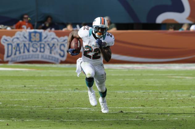 NFL, American Football Herren, USA Jaguars vs Dolphins DEC 16 December 16, 2012: Reggie Bush 22 of the Miami Dolphins in action during the NFL football game between the Miami Dolphins and Jacksonville Jaguars at Sun Life Stadium in Miami Gardens FL. The Dolphins defeated the Jaguars 24-3. Miami Gardens FL U.S. EDITORIAL USE ONLY Copyright: xx ZUMA-20121216_zaf_cd5_098.jpg JCxRidleyx csmphoto689229