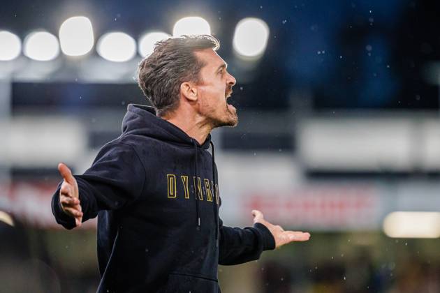 Thomas Stamm SG Dynamo Dresden, Head Coach aergert sich regt sich auf ist unzufrieden GER, SC Verl vs SG Dynamo Dresden, Football, 3 Liga, 7 Spieltag, Spielzeit 2024 2025, 25 09 2024 DFL Regulations prohibit any use of photographers as image sequences and or quasi video GER, SC Verl vs SG Dynamo Dresden, Football, 3 Liga, 7 Spieltag, Spielzeit 2024 2025, 25 09 2024 Verl Copyright: xEibner-Pressefotox xJanxRollingerx EP_JSK