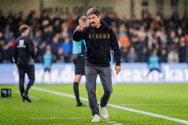 Thomas Stamm SG Dynamo Dresden, Head Coach gesticulates GER, SC Verl vs SG Dynamo Dresden, Football, 3 Liga, 7 Matchday, Season 2024 2025, 25 09 2024 DFL Regulations prohibit any use of photographers as image sequences and or quasi video GER, SC Verl vs SG Dynamo Dresden, Football, 3 Liga, 7 Matchday, Season 2024 2025, 25 09 2024 Verl Copyright: xEibner-Pressefotox xJanxRollingerx EP_JSK