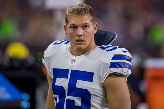 NFL, American Football Herren, USA 2018: Cowboys vs Texans AUG 30 August 30, 2018: Dallas Cowboys linebacker Leighton Vander Esch (55) watches during the 2nd quarter of a preseason NFL football game between the Houston Texans and the Dallas Cowboys at NRG Stadium in Houston, TX. The Texans won the game 14 to 6...Trask Smith CSM Houston TX U.S. EDITORIAL USE ONLY Copyright: xx ZUMA-20180830_zaf_c04_126.jpg TraskxSmithx csmphototwo422680