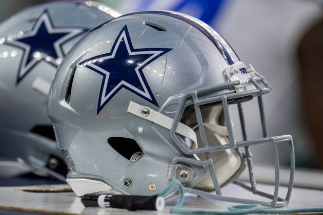 NFL, American Football Herren, USA 2018: Cowboys vs Texans AUG 30 August 30, 2018: A Dallas Cowboys helmet sits on the sideline during the 1st quarter of a preseason NFL football game between the Houston Texans and the Dallas Cowboys at NRG Stadium in Houston, TX. The Texans won the game 14 to 6...Trask Smith CSM Houston TX U.S. EDITORIAL USE ONLY Copyright: xx ZUMA-20180830_zaf_c04_172.jpg TraskxSmithx csmphototwo422922