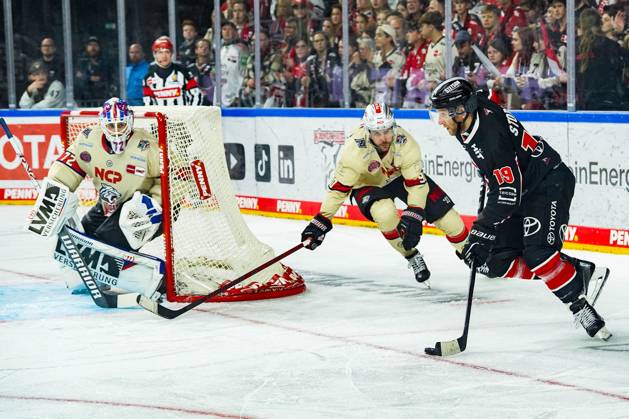 Ice Hockey Penny DEL 3 Matchday Cologne Sharks Nuremberg Ice Tigers on 27 09 2024 at the Lanxess Arena in Cologne Leon Hungerecker Nuremberg , left Constantin Braun Nuremberg , center Frederik Storm Cologne , right According to the regulations of the DEL German Ice Hockey League, the publication and further use of the recordings in electronic media and end devices of all kinds during the ongoing game is not permitted xDMx
