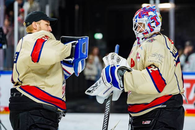 Ice Hockey Penny DEL 3 Matchday Cologne Sharks Nuremberg Ice Tigers on 27 09 2024 at the Lanxess Arena in Cologne Niklas Treutle Nuremberg , left and Leon Hungerecker Nuremberg , right high-five each other after the 6 5 victory in overtime According to the regulations of the DEL German Ice Hockey League, the publication and further use of the recordings in electronic media and end devices of all kinds during the ongoing game is not permitted xDMx