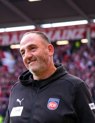 Frank Schmidt FC Heidenheim, Head Coach before the match, GER, 1 FSV Mainz 05 vs 1 FC Heidenheim, Football, 1 Bundesliga, Matchday 5, Season 2024 2025, 28 09 2024 DFL REGULATIONS PROHIBIT ANY USE OF PHOTOGRAPHS as IMAGE SEQUENCES and or QUASI VIDEO GER, 1 FSV Mainz 05 vs 1 FC Heidenheim, Football, 1 Bundesliga, Matchday 5, Season 2024 2025, 28 09 2024 Mainz Copyright: xEibner-Pressefoto FlorianxWieganx EP_FWD