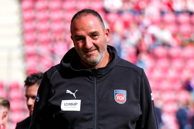 Frank Schmidt FC Heidenheim, Head Coach before the match, GER, 1 FSV Mainz 05 vs 1 FC Heidenheim, Football, 1 Bundesliga, Matchday 5, Season 2024 2025, 28 09 2024 DFL REGULATIONS PROHIBIT ANY USE OF PHOTOGRAPHS as IMAGE SEQUENCES and or QUASI VIDEO GER, 1 FSV Mainz 05 vs 1 FC Heidenheim, Football, 1 Bundesliga, Matchday 5, Season 2024 2025, 28 09 2024 Mainz Copyright: xEibner-Pressefoto FlorianxWiegandx EP_FWD