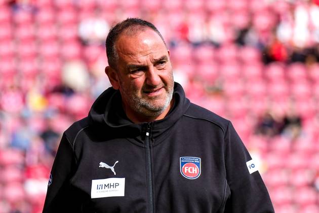 Frank Schmidt FC Heidenheim, Head Coach before the match, GER, 1 FSV Mainz 05 vs 1 FC Heidenheim, Football, 1 Bundesliga, Matchday 5, Season 2024 2025, 28 09 2024 DFL REGULATIONS PROHIBIT ANY USE OF PHOTOGRAPHS as IMAGE SEQUENCES and or QUASI VIDEO GER, 1 FSV Mainz 05 vs 1 FC Heidenheim, Football, 1 Bundesliga, Matchday 5, Season 2024 2025, 28 09 2024 Mainz Copyright: xEibner-Pressefoto FlorianxWiegandx EP_FWD