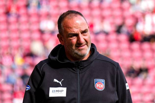 Frank Schmidt FC Heidenheim, Head Coach before the match, GER, 1 FSV Mainz 05 vs 1 FC Heidenheim, Football, 1 Bundesliga, Matchday 5, Season 2024 2025, 28 09 2024 DFL REGULATIONS PROHIBIT ANY USE OF PHOTOGRAPHS as IMAGE SEQUENCES and or QUASI VIDEO GER, 1 FSV Mainz 05 vs 1 FC Heidenheim, Football, 1 Bundesliga, Matchday 5, Season 2024 2025, 28 09 2024 Mainz Copyright: xEibner-Pressefoto FlorianxWiegandx EP_FWD
