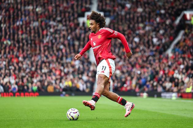 Premier League Manchester United, ManU v Tottenham Hotspur Joshua Zirkzee of Manchester United makes a break with the ball during the Premier League match Manchester United vs Tottenham Hotspur at Old Trafford, Manchester, United Kingdom, 29th September 2024 (Photo by Mark Cosgrove News Images) Copyright: xMarkxCosgrove NewsxImagesx