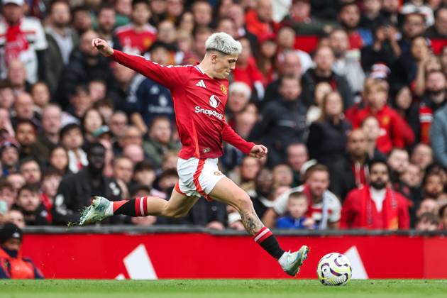 Premier League Manchester United, ManU v Tottenham Hotspur Alejandro Garnacho of Manchester United crosses the ball during the Premier League match Manchester United vs Tottenham Hotspur at Old Trafford, Manchester, United Kingdom, 29th September 2024 (Photo by Mark Cosgrove News Images) Copyright: xMarkxCosgrove NewsxImagesx