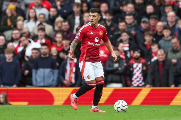 Premier League Manchester United, ManU v Tottenham Hotspur Lisandro Martinez of Manchester United during the Premier League match Manchester United vs Tottenham Hotspur at Old Trafford, Manchester, United Kingdom, 29th September 2024 (Photo by Mark Cosgrove News Images) Copyright: xMarkxCosgrove NewsxImagesx