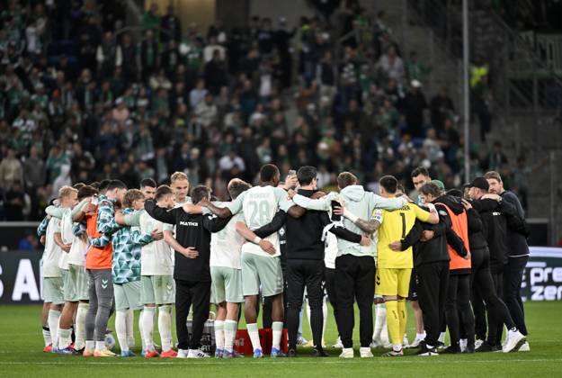 after the end of the game final cheers, joy, happiness, jubilation Werder Bremen team building, circle of the team TSG 1899 Hoffenheim vs SV Werder Bremen SVW 29 09 2024 TSG Hoffenheim plays in special jersey 125 years DFL REGULATIONS PROHIBIT ANY USE OF PHOTOGRAPHS AS IMAGE SEQUENCES AND OR QUASI VIDEO TSG 1899 Hoffenheim vs SV Werder Bremen SVW