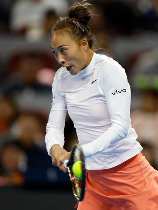 (241002) -- BEIJING, Oct. 2, 2024 -- Zheng Qinwen hits a return during the women s singles round of 16 match between Amanda Anisimova of the United States and Zheng Qinwen of China at the 2024 China Open tennis tournament in Beijing, capital of China, Oct. 2, 2024. ) (SP)CHINA-BEIJING-TENNIS-CHINA OPEN-WOMEN S SINGLES(CN) WangxLili