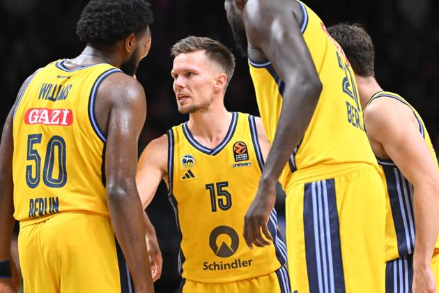 Martin Hermannsson ALBA Berlin, 15 GER, ALBA Berlin v Panathinaikos AKTOR Athens, basketball, EuroLeague, season 2024 2025, 1 matchday, 03 10 2024 GER, ALBA Berlin v Panathinaikos AKTOR Athens, basketball, EuroLeague, season 2024 2025, 1 matchday, 03 10 2024 Berlin Copyright: xEibner-Pressefoto RyanxSleimanx EP_RSN