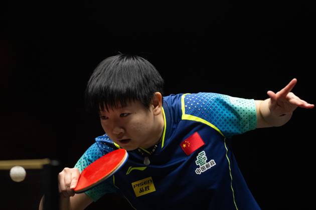 (241004) -- BEIJING, Oct. 4, 2024 -- Sun Yingsha hits a return during the women s singles quarterfinal match between Sun Yingsha of China and Ito Mima of Japan at 2024 World Table tennis, Tischtennis (WTT) China Smash in Beijing, China, Oct. 4, 2024. ) (SP)CHINA-BEIJING-TABLE TENNIS-WTT-CHINA SMASH-WOMEN S SINGLES (CN) XiaoxYijiu