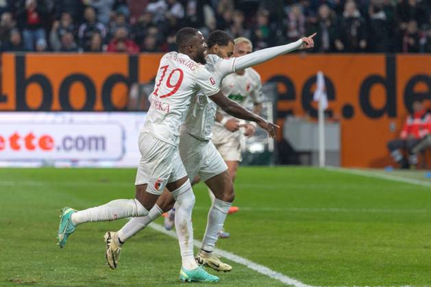 Goal celebration, cheers after his goal for 2 0 from Frank Onyeka FC Augsburg and Alexis Claude Maurice FC Augsburg v l, FC Augsburg vs Borussia Moenchengladbach, Football, 1 Bundesliga, 06 Matchday, 04 10 2024 DFB regulations prohibit any use of photographs as image sequences and or quasi video Augsburg Bayern Germany Copyright: xkolbert-press PeterxFastlx