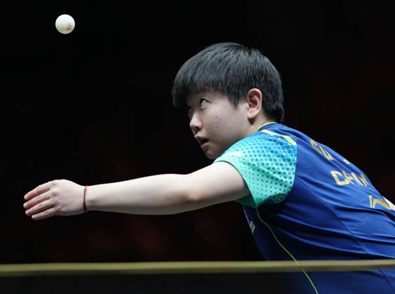 (241005) -- BEIJING, Oct. 5, 2024 -- Sun Yingsha serves during the women s singles semifinal match between Sun Yingsha of China and Fan Siqi of China at 2024 World Table tennis, Tischtennis (WTT) China Smash in Beijing, China, Oct. 5, 2024. ) (SP)CHINA-BEIJING-TABLE TENNIS-WTT-CHINA SMASH-WOMEN S SINGLES (CN) ZhangxChenlin