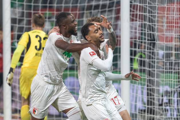 Goal celebration, cheers after his goal for 2 0 from Frank Onyeka FC Augsburg and Alexis Claude Maurice FC Augsburg v l, FC Augsburg vs Borussia Moenchengladbach, Football, 1 Bundesliga, 06 Matchday, 04 10 2024 DFB regulations prohibit any use of photographs as image sequences and or quasi video Augsburg Bayern Germany Copyright: xkolbert-press PeterxFastlx