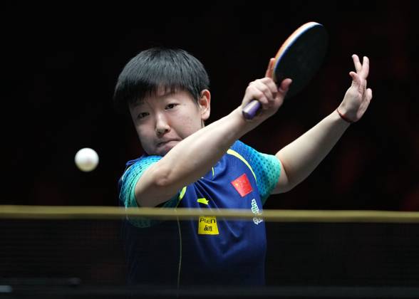 (241005) -- BEIJING, Oct. 5, 2024 -- Sun Yingsha hits a return during the women s singles semifinal match between Sun Yingsha of China and Fan Siqi of China at 2024 World Table tennis, Tischtennis (WTT) China Smash in Beijing, China, Oct. 5, 2024. ) (SP)CHINA-BEIJING-TABLE TENNIS-WTT-CHINA SMASH-WOMEN S SINGLES (CN) ZhangxChenlin