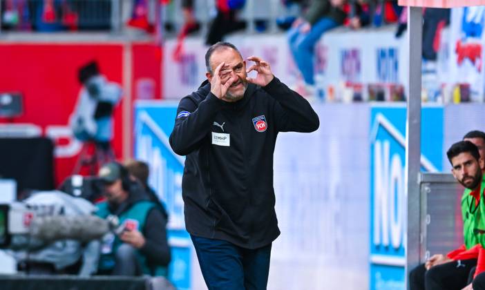 Coach Frank Schmidt 1 FC Heidenheim gestures, Bundesliga, 1 FC Heidenheim v RB Leipzig, Voith Arena on October 06, 2024 in Heidenheim, Germany Photo by Silas Schueller DeFodi Images Coach Frank Schmidt 1 FC Heidenheim gestures, Bundesliga, 1 FC Heidenheim v RB Leipzig, Voith Arena on October 6, 2024 in Heidenheim, Germany Photo by Silas Schueller DeFodi Images DFL regulations prohibit any use of photographs as image sequences and or quasi video Defodi 738 738 HEIRBL 20241006 209 Defodi-738 DFL regulations prohibit any use of photographs as image sequences and or quasi-video.