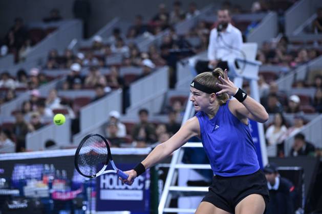 (241006) -- BEIJING, Oct. 6, 2024 -- Karolina Muchova of the Czech Republic hits a return during the women s singles final match against Coco Gauff of the United States at the 2024 China Open tennis tournament in Beijing, China, Oct. 6, 2024. ) (SP)CHINA-BEIJING-TENNIS-CHINA OPEN-WOMEN S SINGLES-FINAL (CN) ZhangxLong